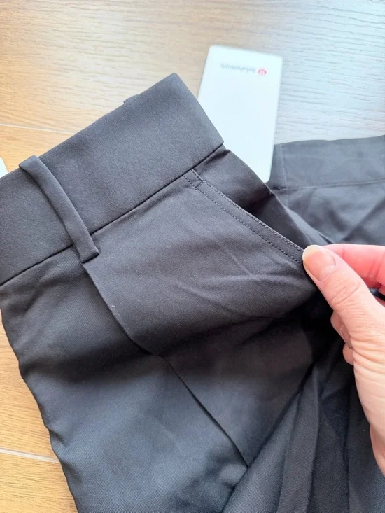 Lululemon Pleat-Front High-Rise Trouser
Regular size 4 color black - Picture 5 of 7